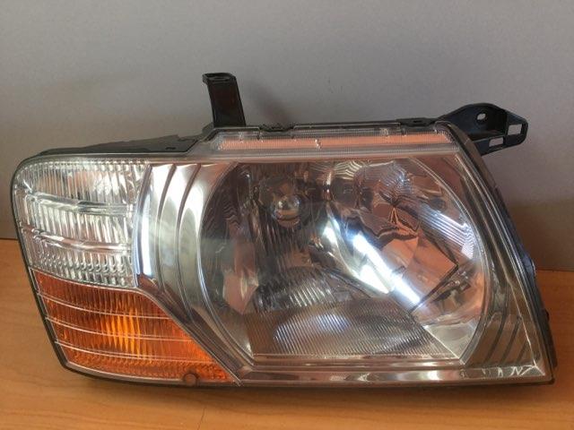Mitsubishi Pajero V75W R Headlight