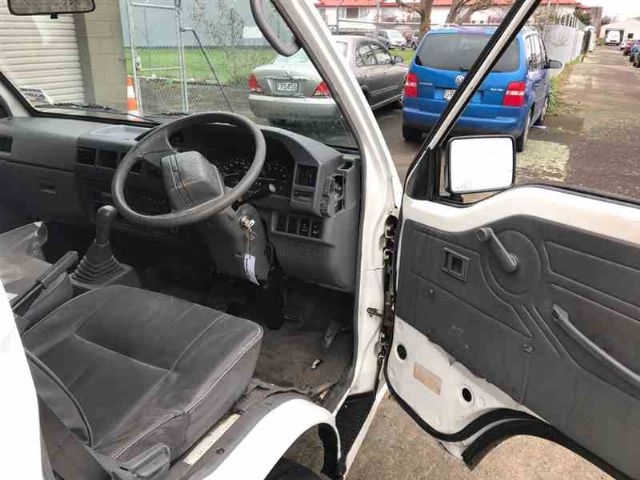 Mitsubishi L300- P04V Steering Wheel