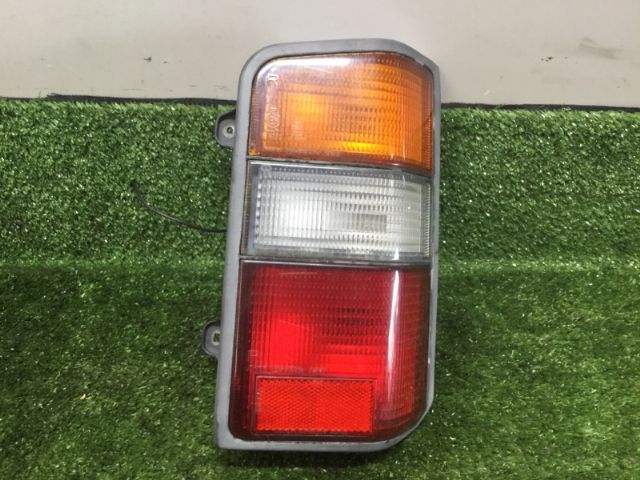 Mitsubishi L300- P04V R Tail Light