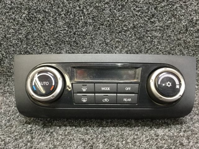 Mitsubishi Pajero V97W Heater Controls