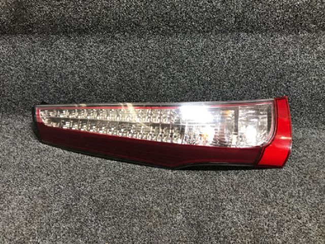 Mitsubishi Chariot NA4W L Tail Light